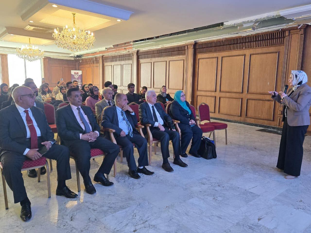 جانب من المحاضرة العلمية حول الاتجاهات الحديثة في التمريض